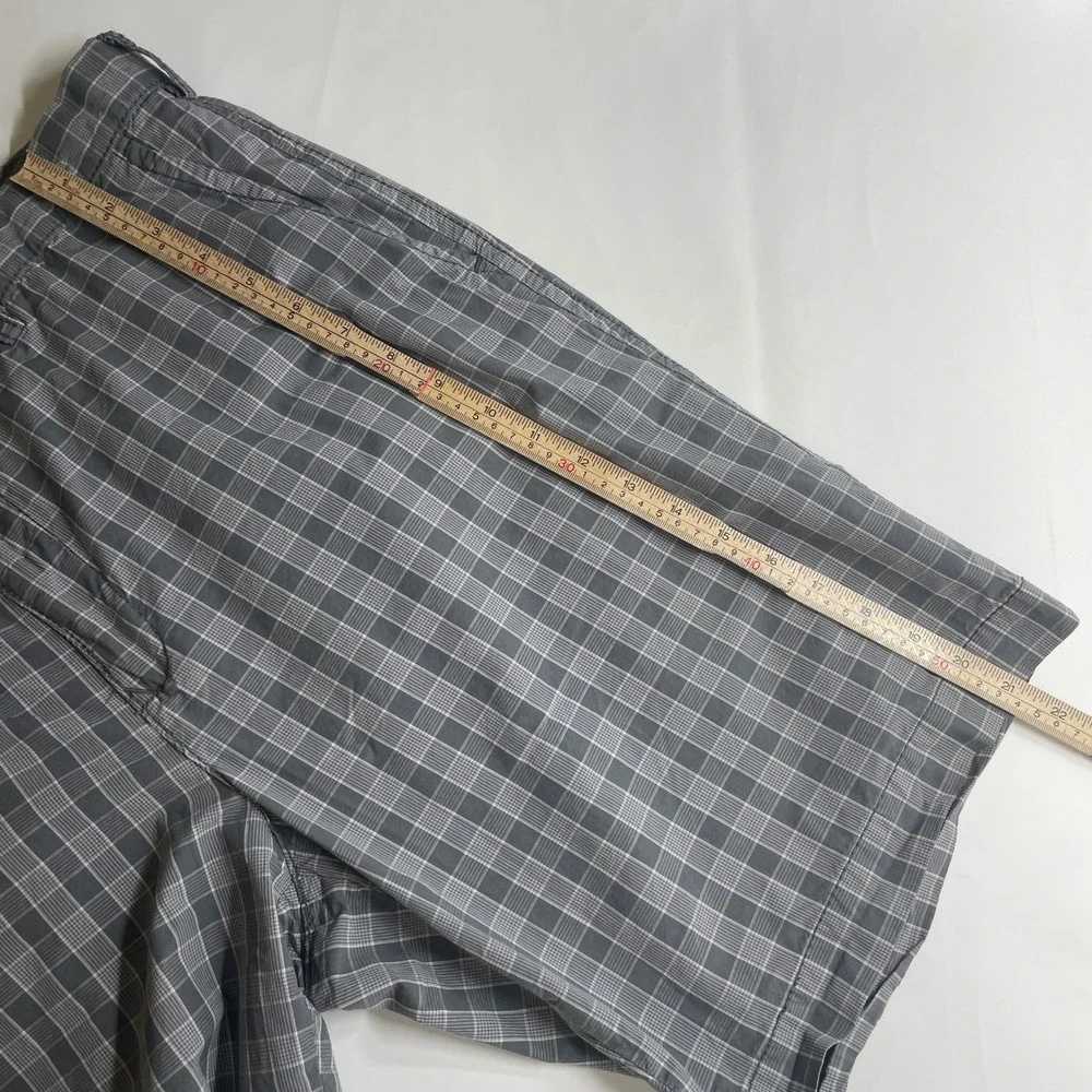 Tommy Hilfiger Mens Grey Plaid Chino Golf Shorts 38 Cotton Flat Front Hamptons